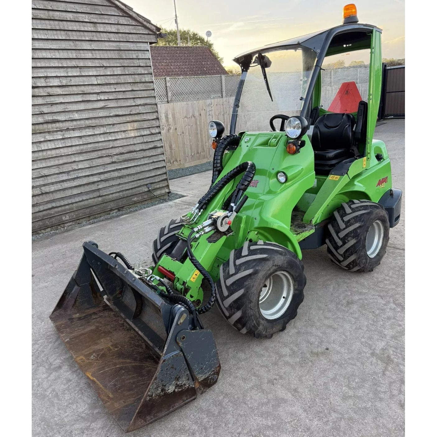 2016 AVANT 640 DIESEL ARTICULATED WHEEL LOADER MULTI ONE WITH FORKS & BUCKET